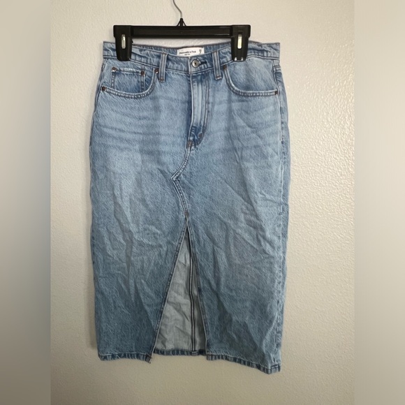 Abercrombie & Fitch
High Rise Denim Skirt - Picture 1 of 9
